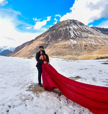Couple Prewedding Shoot In Rohtang Pass