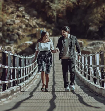 Couple Prewedding Shoot over the Bridge