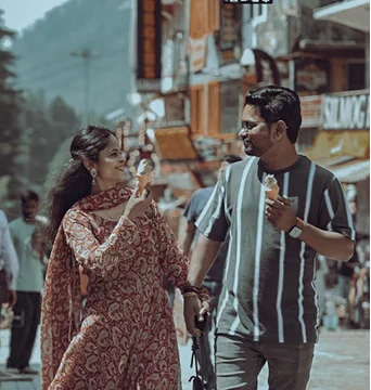 Couple Prewedding Shoot At Mall Road In Manali
