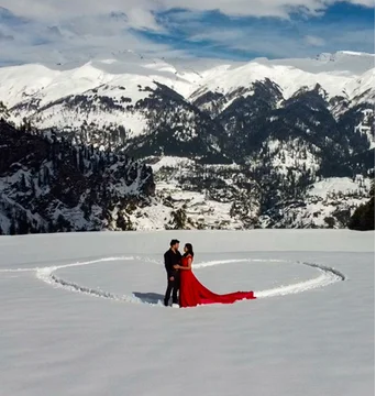 Solang Valley Couple Prewedding Shoot